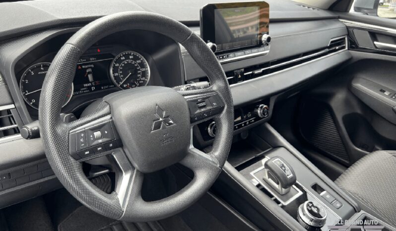 2024 Mitsubishi Outlander ES 4dr SUV lleno