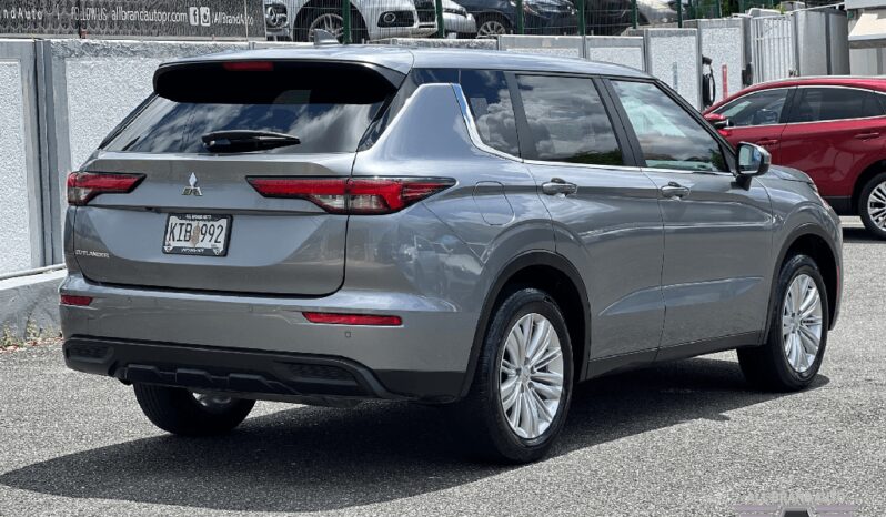 2024 Mitsubishi Outlander ES 4dr SUV lleno