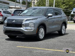 2024 Mitsubishi Outlander ES 4dr SUV lleno