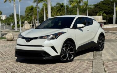 2019 Toyota C-HR LE 4dr SUV