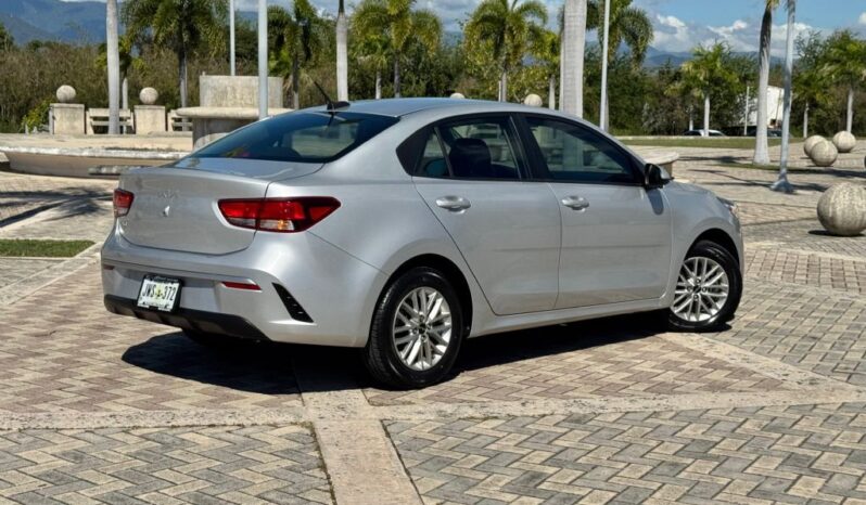 2022 Kia Rio LX 4dr Sedan lleno