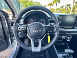 2022 Kia Rio LX 4dr Sedan lleno