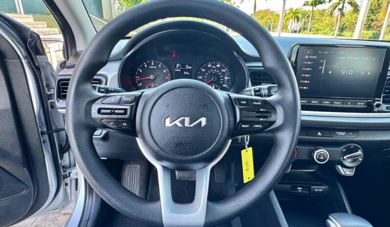 2022 Kia Rio LX 4dr Sedan lleno