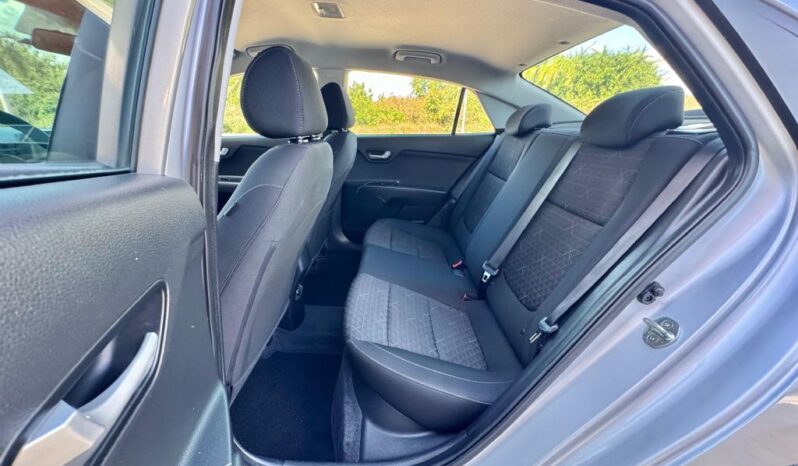 2022 Kia Rio LX 4dr Sedan lleno