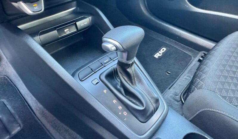 2022 Kia Rio LX 4dr Sedan lleno
