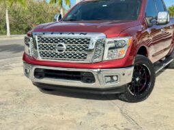2018 Nissan Titan SL 4dr Crew Cab 4WD SB lleno