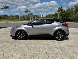 2019 Toyota C-HR XLE 4dr SUV lleno