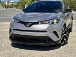2019 Toyota C-HR XLE 4dr SUV lleno