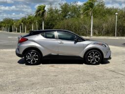 2019 Toyota C-HR XLE 4dr SUV lleno