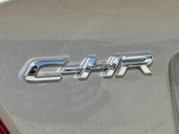2019 Toyota C-HR XLE 4dr SUV lleno
