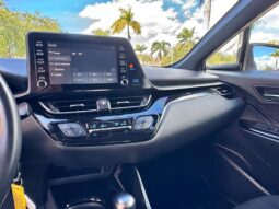 2019 Toyota C-HR XLE 4dr SUV lleno