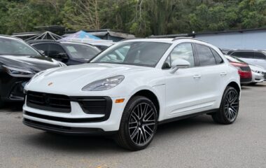2025 Porsche Macan T 4dr SUV AWD