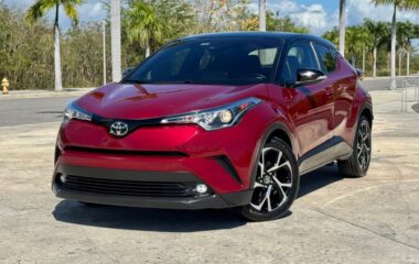 2019 Toyota C-HR XLE 4dr SUV